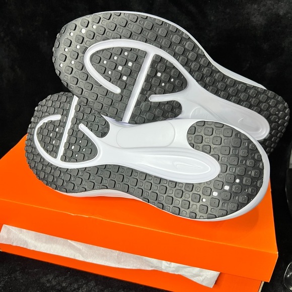 Nike Revolution 8 HQ1995-101 Womens 10 Running Shoes White Athletic Sneakers - Picture 6 of 8